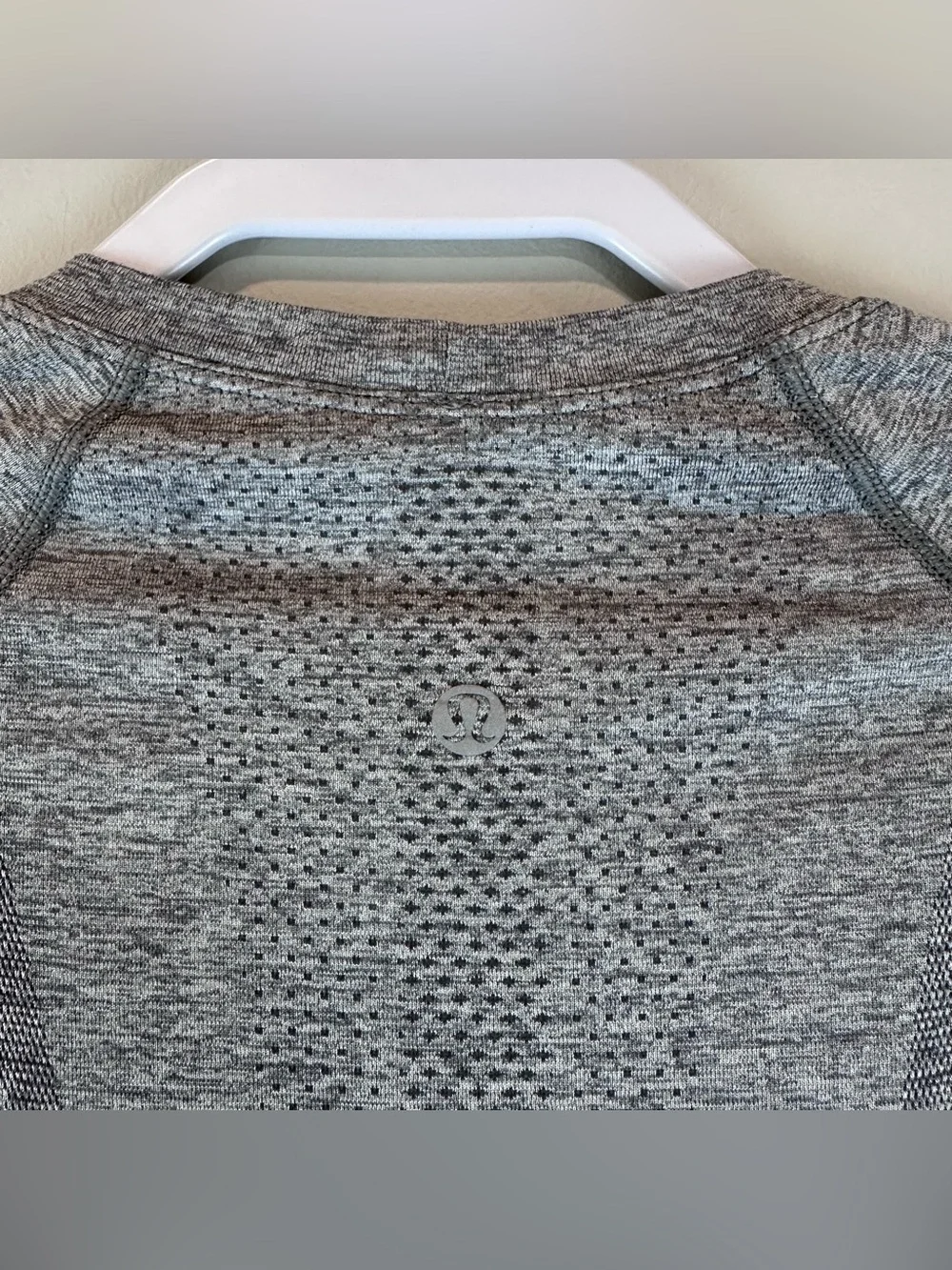 Lululemon Heathered Gray Athletic Swiftly Tech Short Sleeve Shirt Size 2